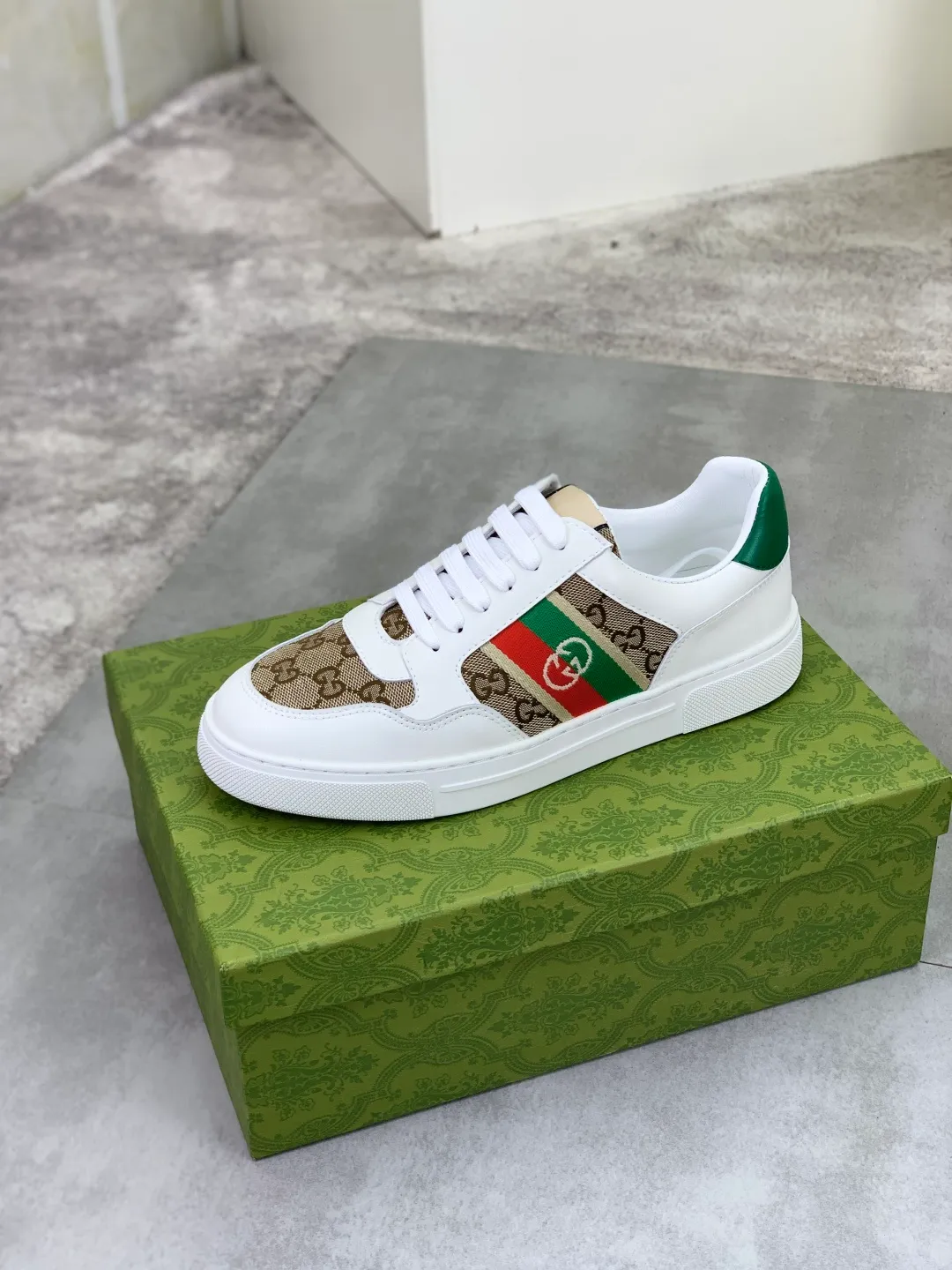 Men's shoes 💰P420 💰[New style]🆘 The latest model from Gucci GUCCI official website🎁Classic casual and fashionable men's shoes👟Best model💥The style is simple and elegant, exclusive for trendy men. Unique official website latest brand elements👑Gucci original decoration, fashionable and generous, original soft calfskin fabric➕Comfortable soft first-layer pigskin lining ✅The official website specifies wear-resistant casual outsole, the classic model is photographed in real life🎬Color: 2️⃣colors available😍Number of codes: 38-44